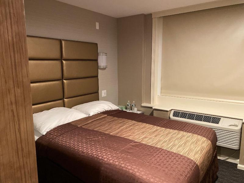 Hotel Key LaGuardia Airport - carbon neutral hotel in Flushing