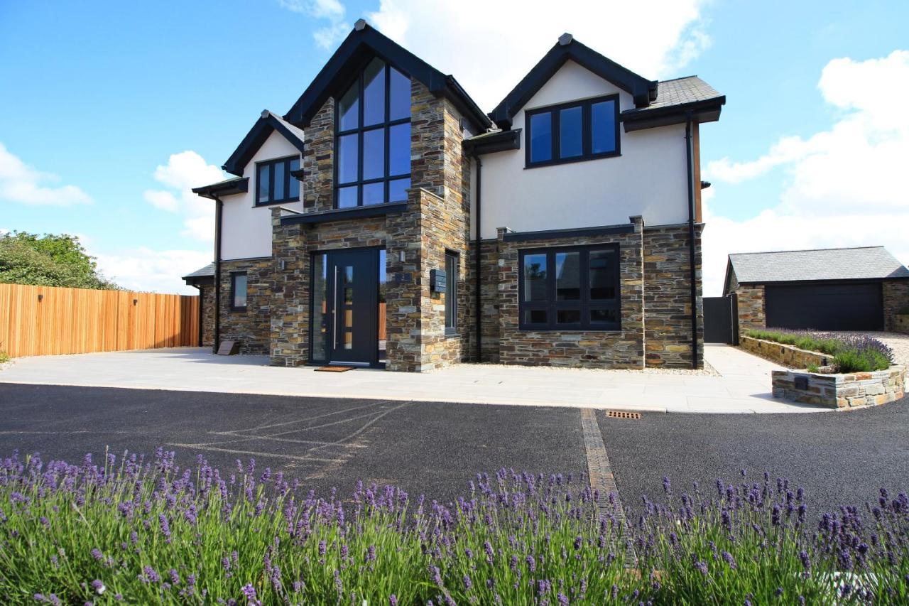 Stylish home with HOT TUB — 4-Star Luxury Hotel in Padstow, United Kingdom