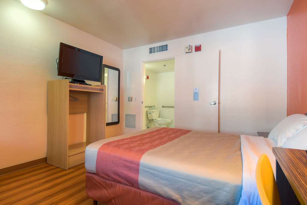 Motel 6 Palm Springs CA Downtown - photo 8