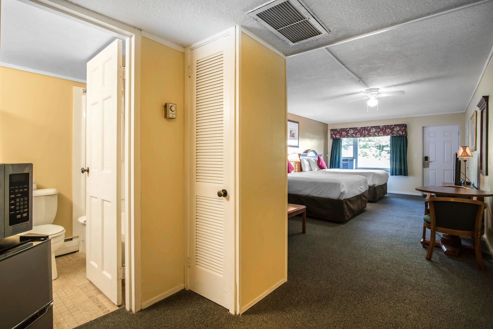 Econo Lodge Inn & Suites Tilton - photo 38