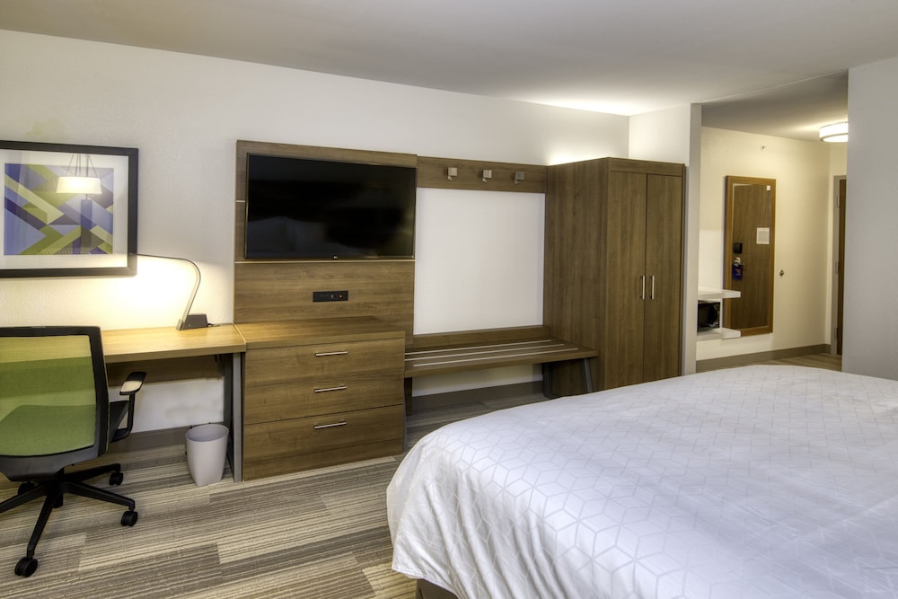 Holiday Inn Express & Suites Omaha Downtown Old Market by IHG - photo 11