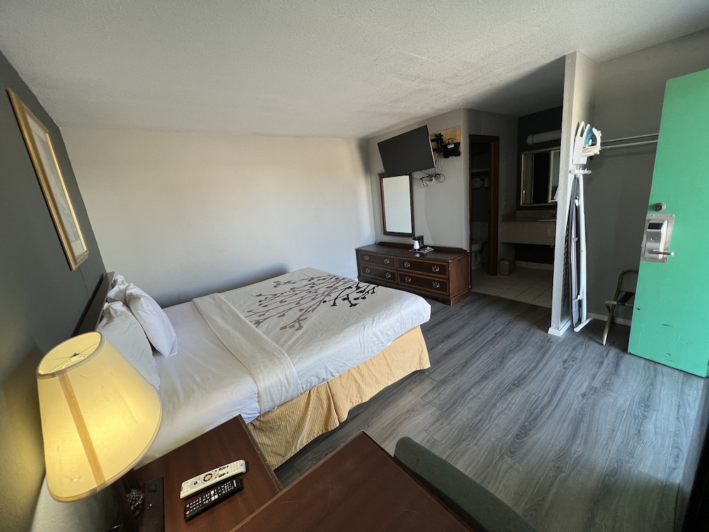 Greensburg Inn - photo 16