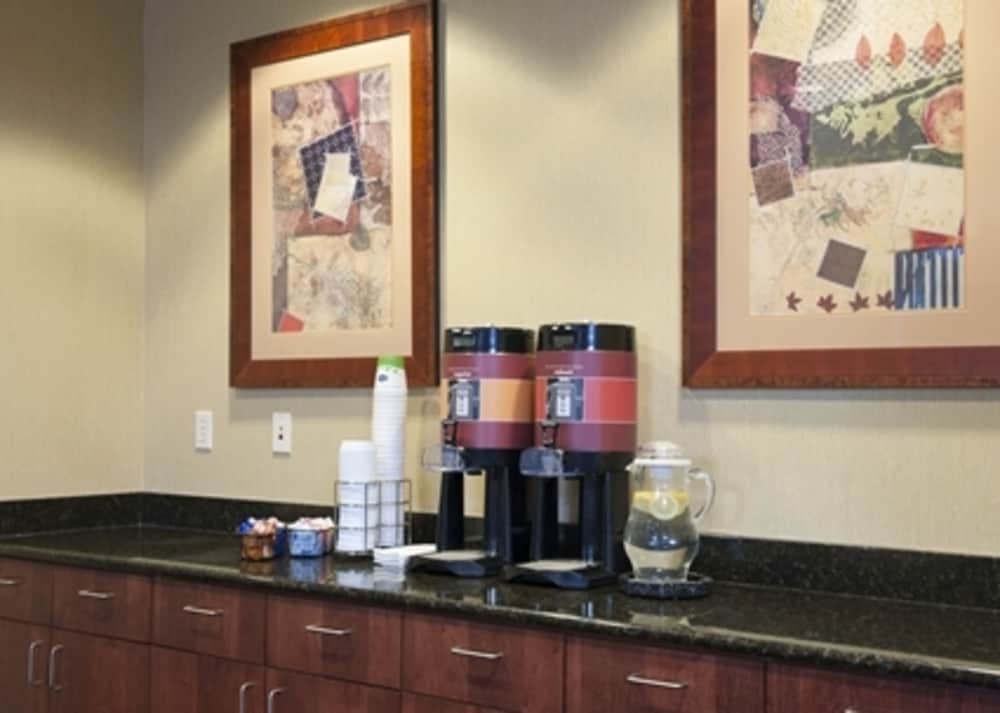 Hampton Inn & Suites Grand Rapids Airport 28th St - photo 24