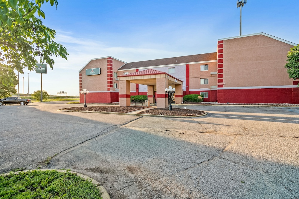 Coratel Plus Suites Wichita West Airport - photo 32