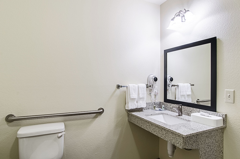 Cobblestone Inn & Suites Barron - photo 30