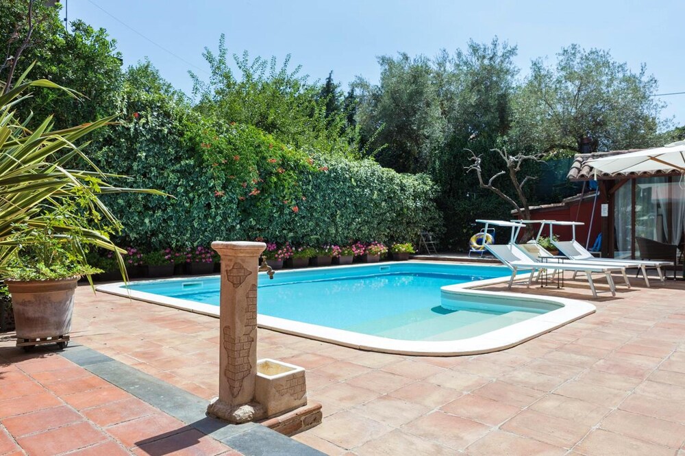 Villa Giovanna — 4-Star Luxury Hotel in Ragalna, Italy