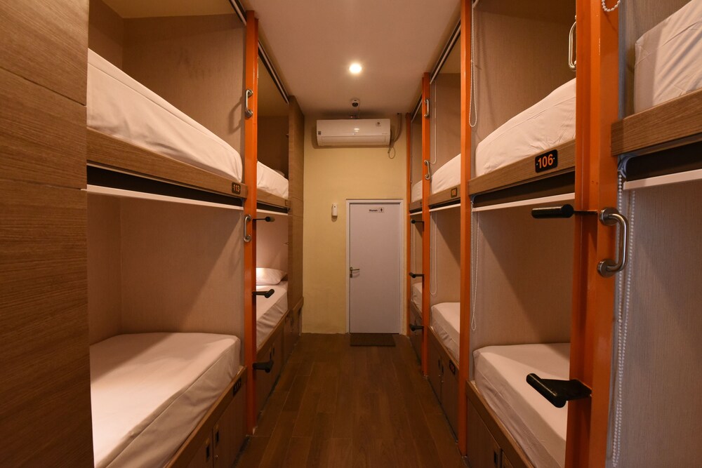 Legian Capsule - last minute hotel in Legian
