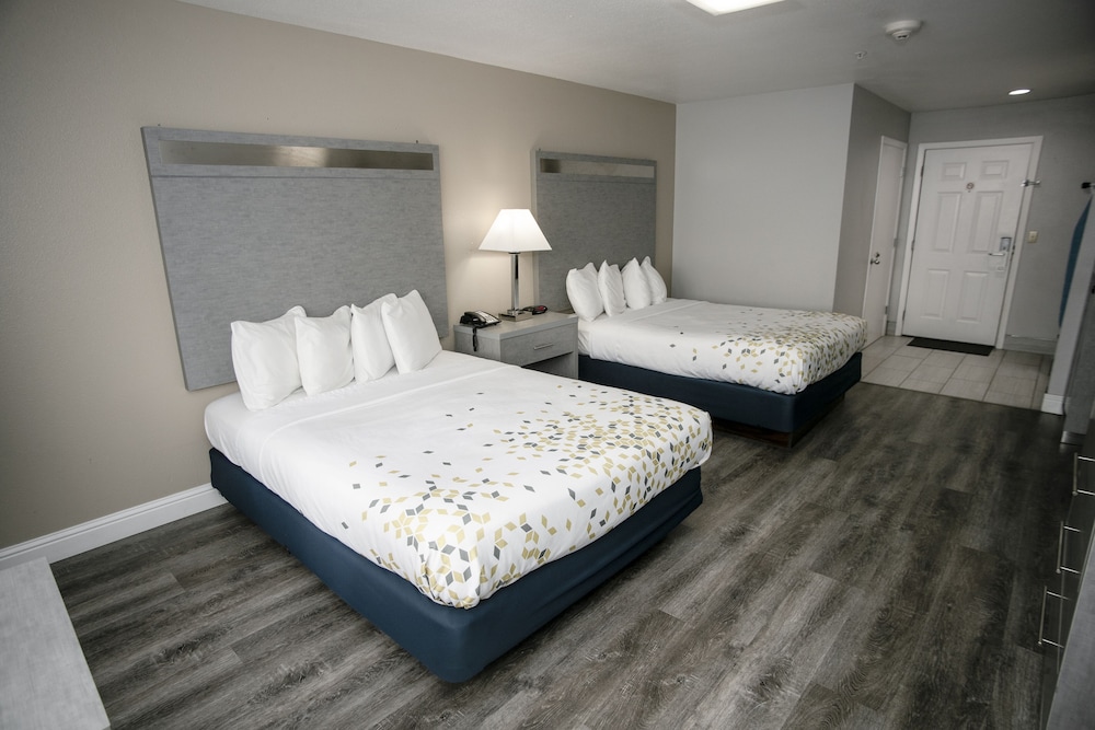 Anchor Beach Inn - photo 11