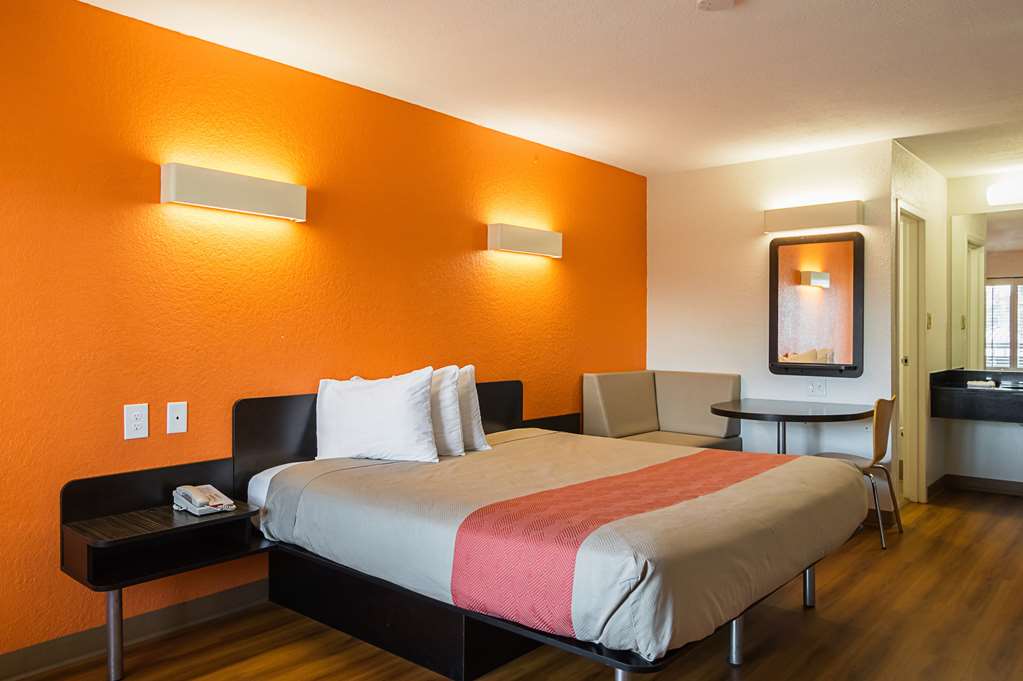 Motel 6 Savannah GA Midtown - photo 4