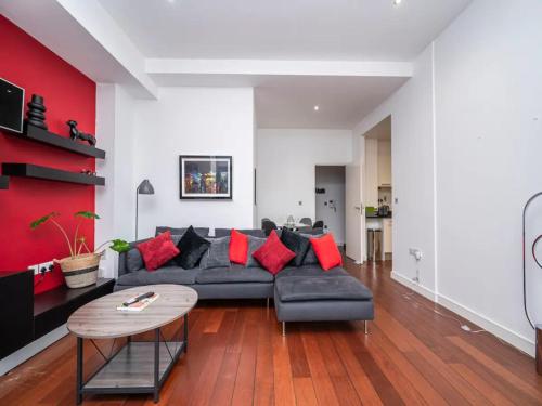 2 Bed 2 Bath Pentonville Road Angel Pass the Keys — 4-Star Luxury Hotel in London, United Kingdom