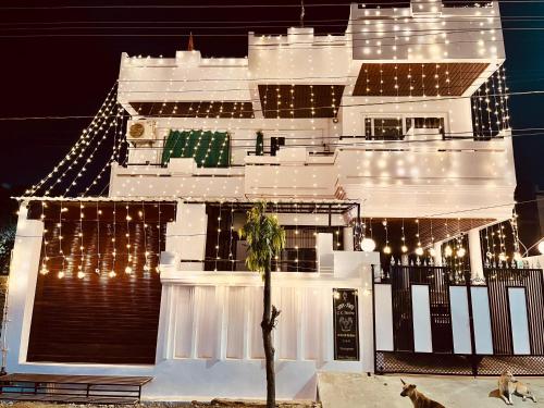 ReeGi Luxury Stay pet-friendly hotel Allahabad