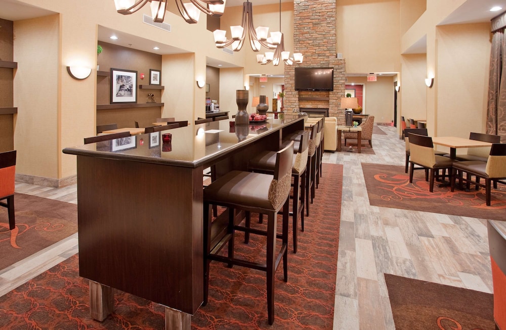 Hampton Inn & Suites Dickinson - photo 3