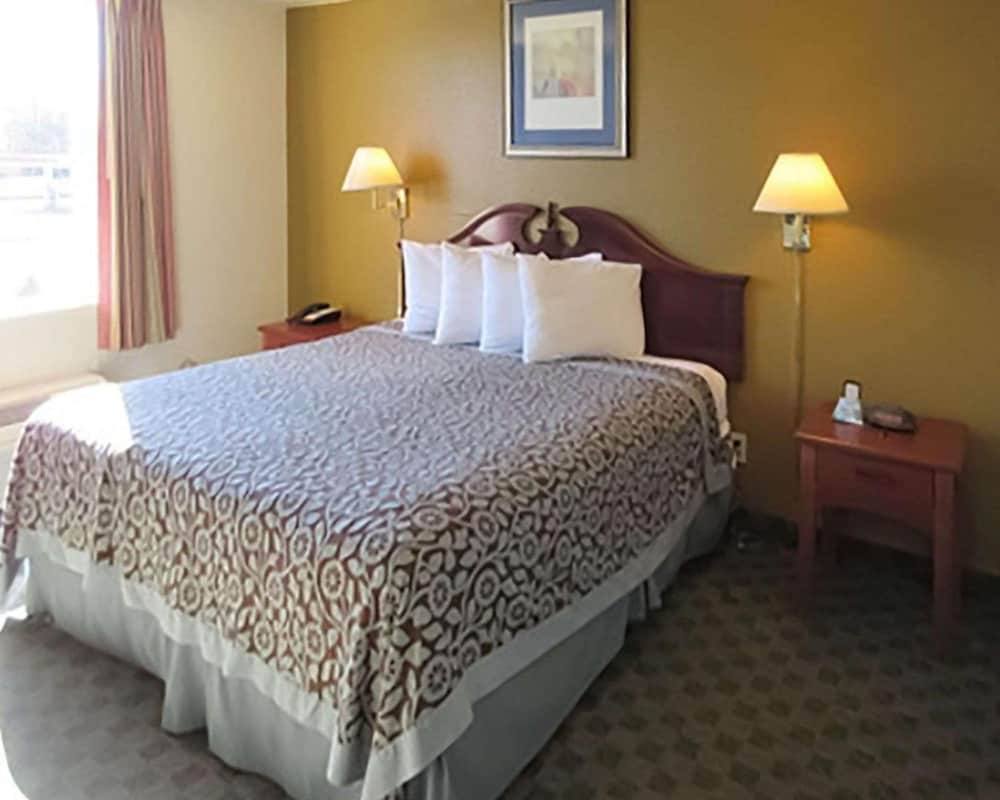 Rose City Inn & Suites - photo 15