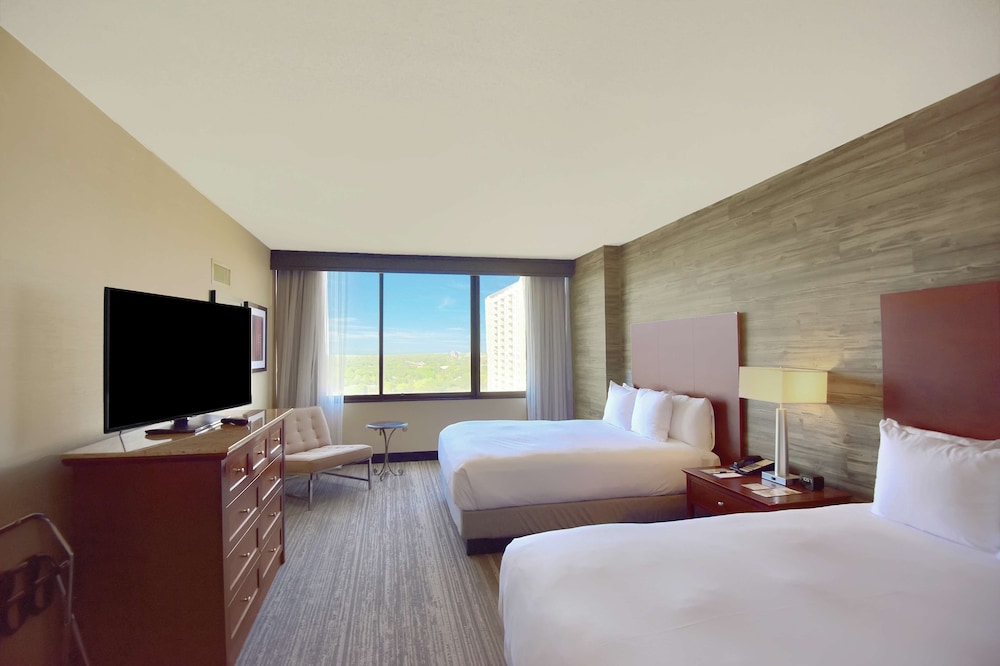 DoubleTree by Hilton Hotel & Suites Houston by the Galleria - photo 16