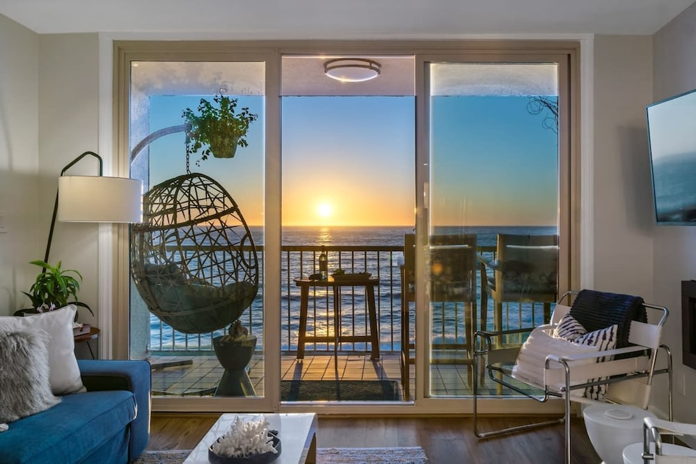 Seaside Serenity with Ocean Views — 4-Star Luxury Hotel in San Diego, United States