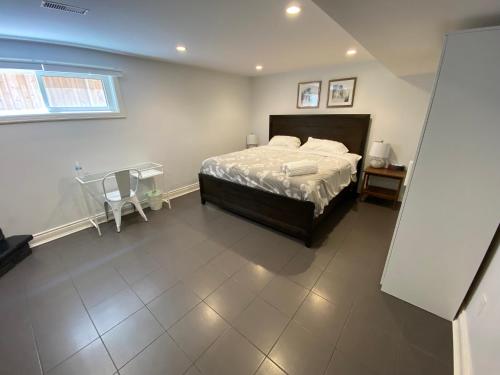Yonge And Finch Subway R Spacious Stylish Prvt Bdr With Shared Bathroom — Toronto