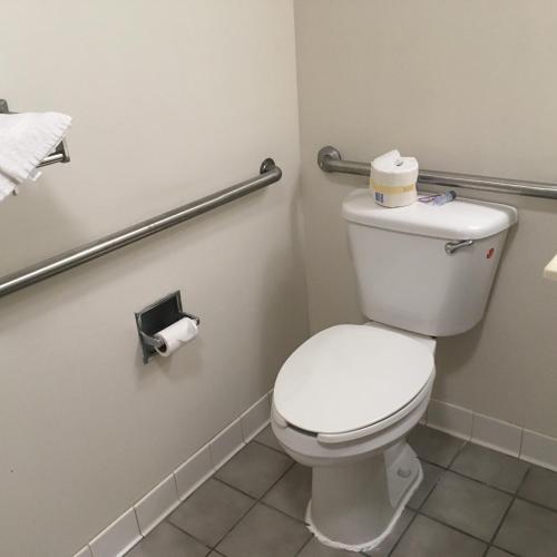 President Inn & Suites - photo 11