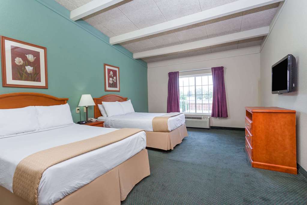 Days Inn & Suites by Wyndham Lexington - photo 6