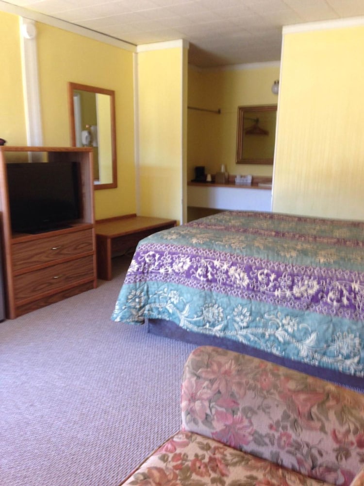 Sportsman Inn and Suites - photo 6