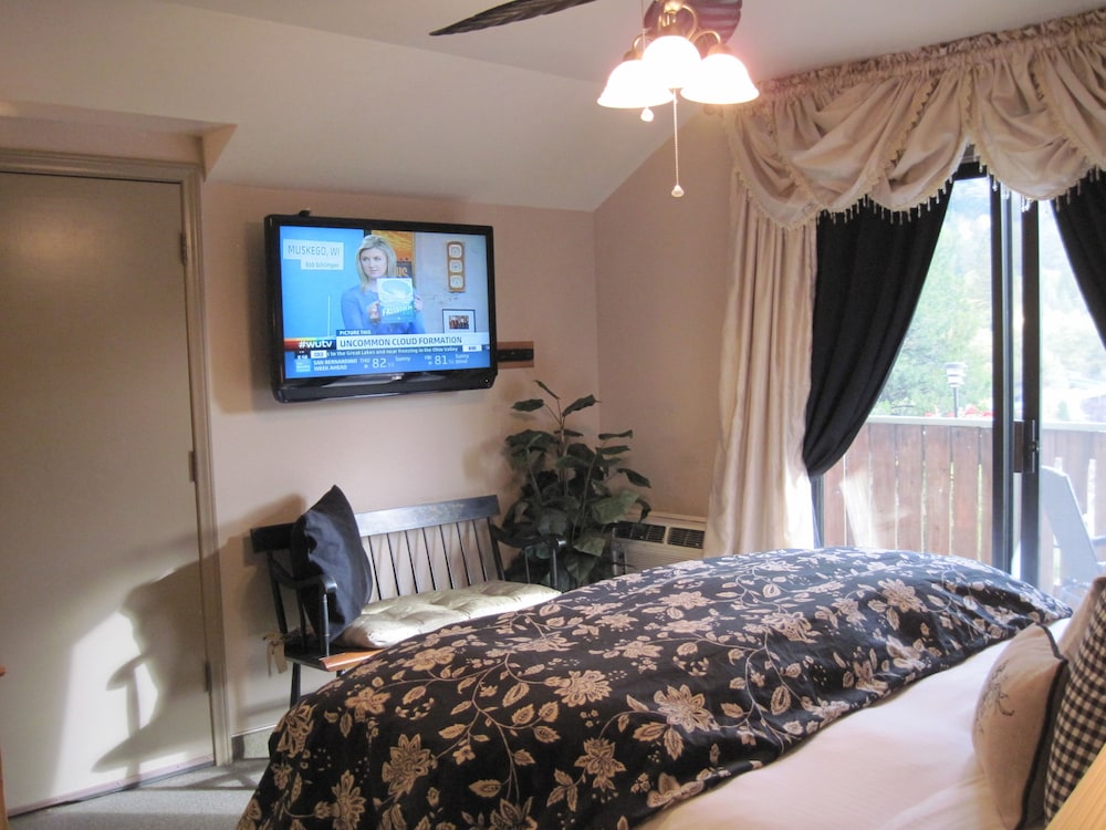 The North Shore Inn - photo 12