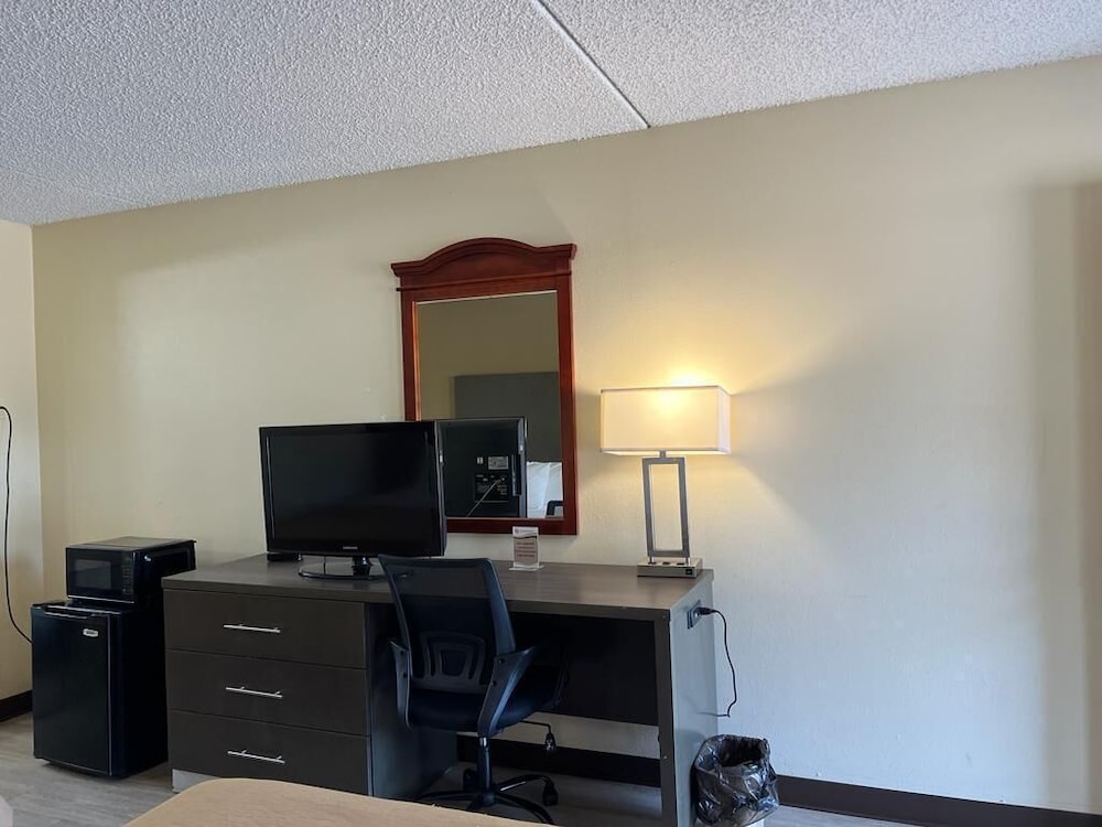 Rodeway Inn Walterboro I 95 - photo 17