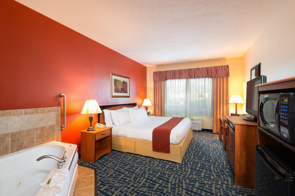 Holiday Inn Express & Suites Alamosa by IHG - photo 11