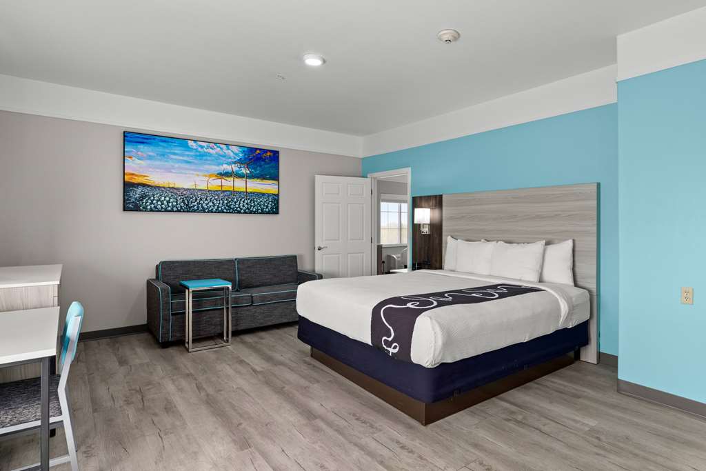 La Quinta Inn & Suites by Wyndham Raymondville - photo 97