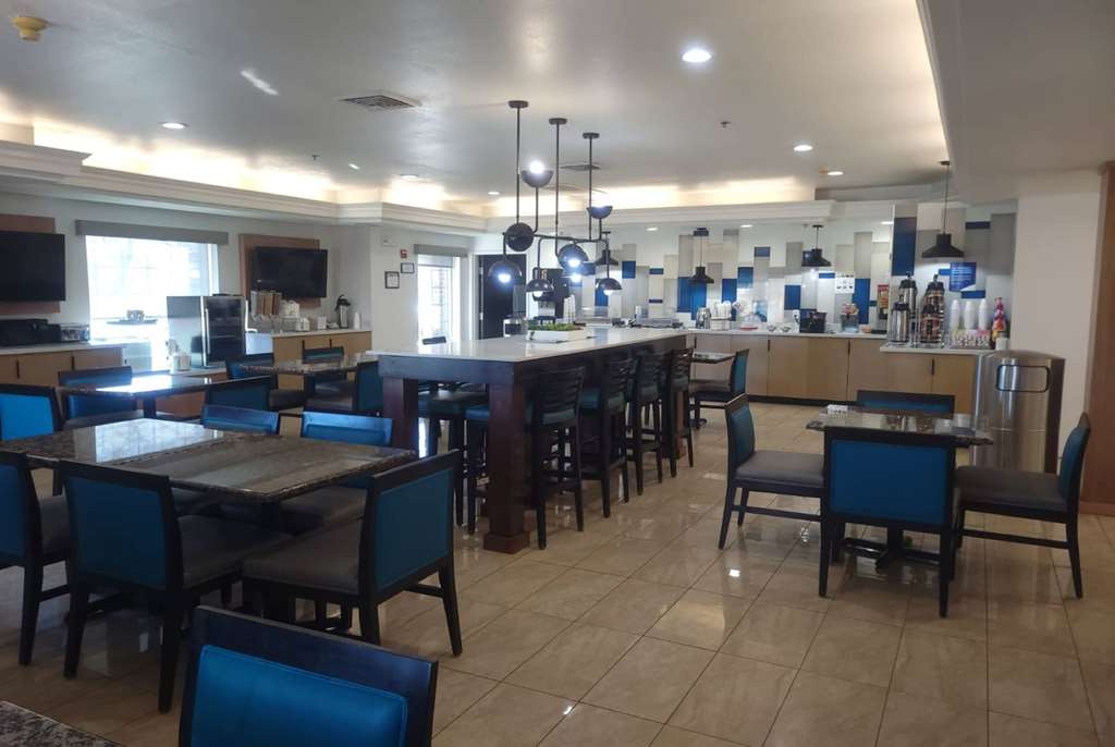 La Quinta Inn & Suites by Wyndham Dalhart - photo 76