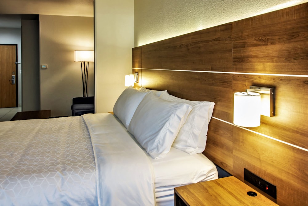Holiday Inn Express Hotel & Suites Roseville Galleria Area by IHG - photo 63