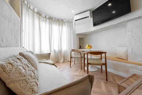 Hauzify I Loft Promar — 4-Star Luxury Hotel in La Pineda, Spain