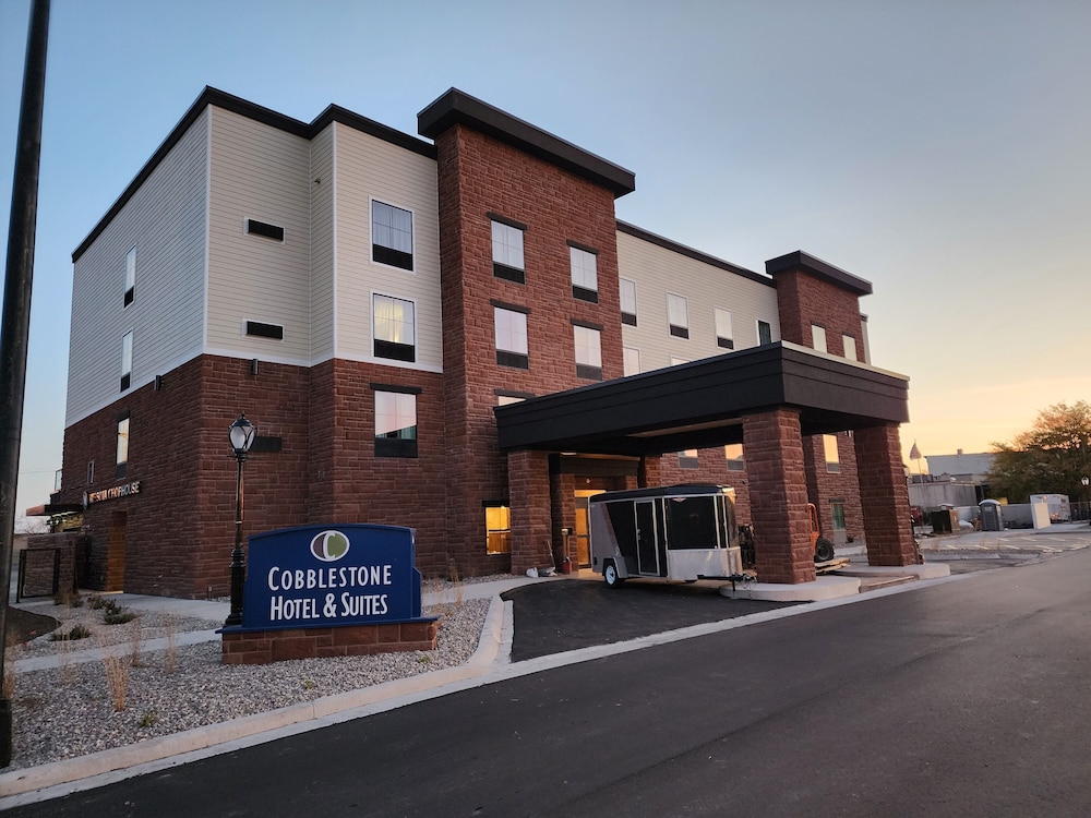 Cobblestone Hotel & Suites De Pere Green Bay - photo 2
