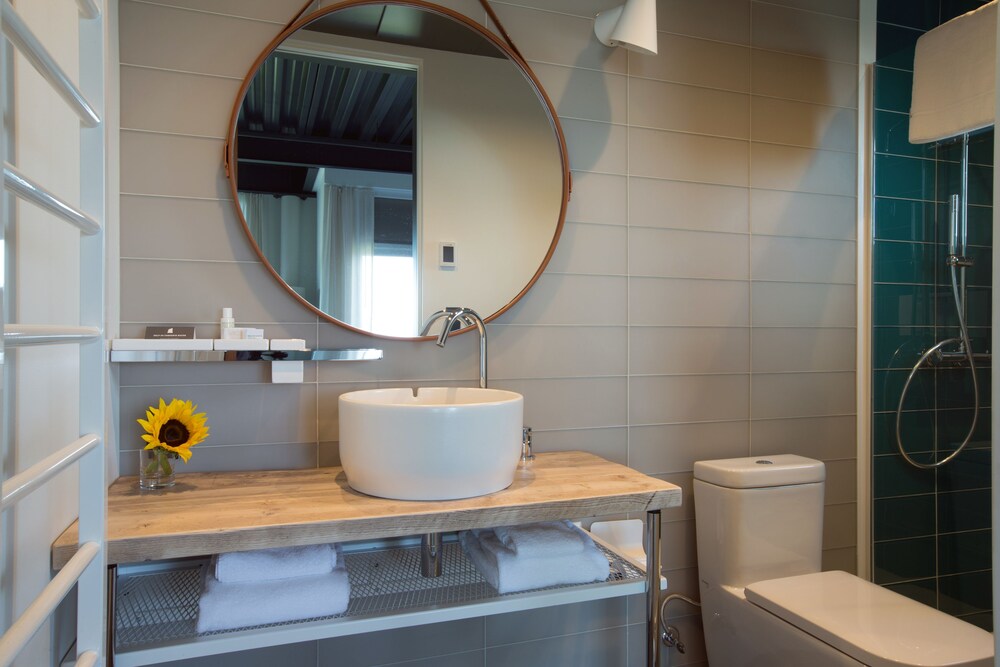 250 Main Hotel - photo 17
