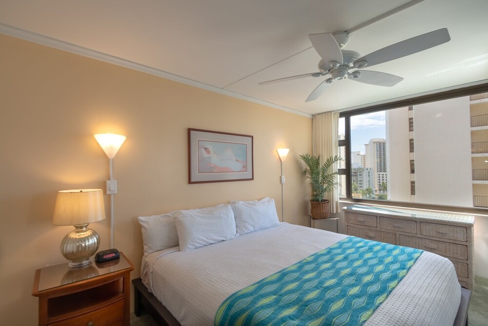 Modern 12th Floor Waikiki Banyan Condo with Partial Ocean Views by Koko Resort Vacation Rentals Honolulu - photo 7