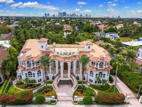 Incredible 9 Bedroom 11 Bath Idlewyld Mansion — 4-Star Luxury Hotel in Fort Lauderdale, United States