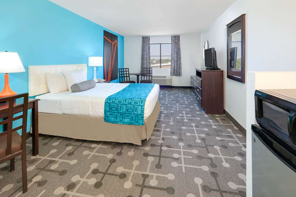 Howard Johnson by Wyndham Lubbock TX - photo 13