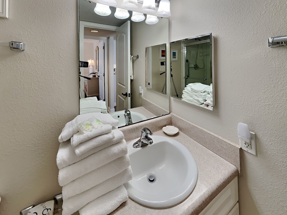 Regency Towers by Southern Vacation Rentals - photo 325