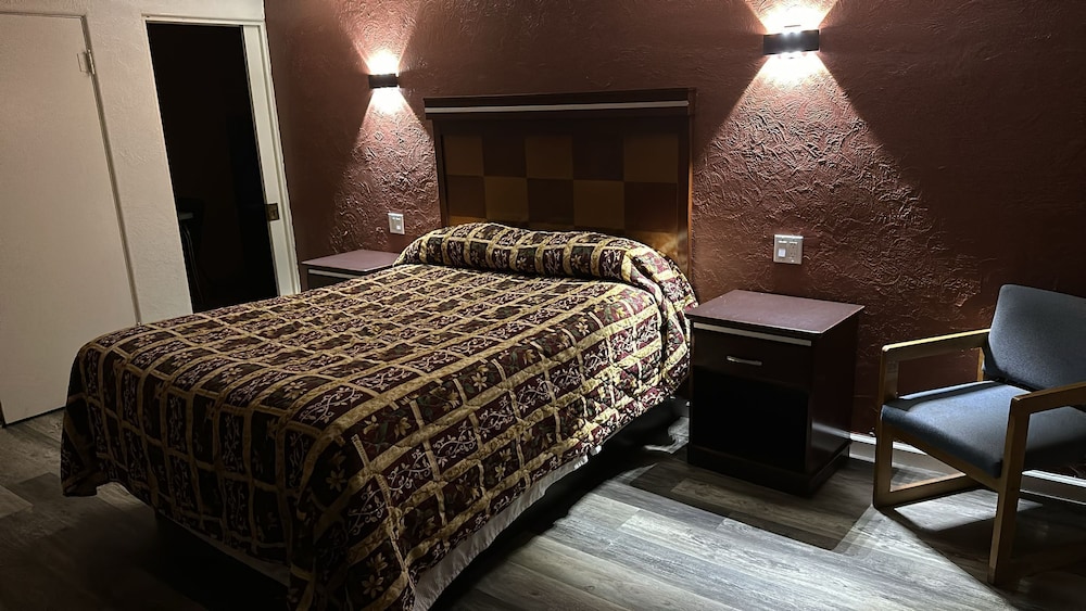 Deluxe Inn Of Roswell - photo 14