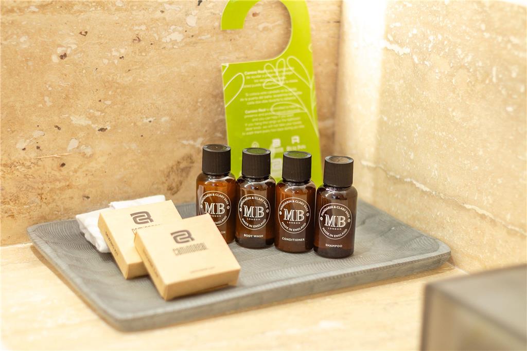 Deluxe and Deluxe Superior bathroom amenities