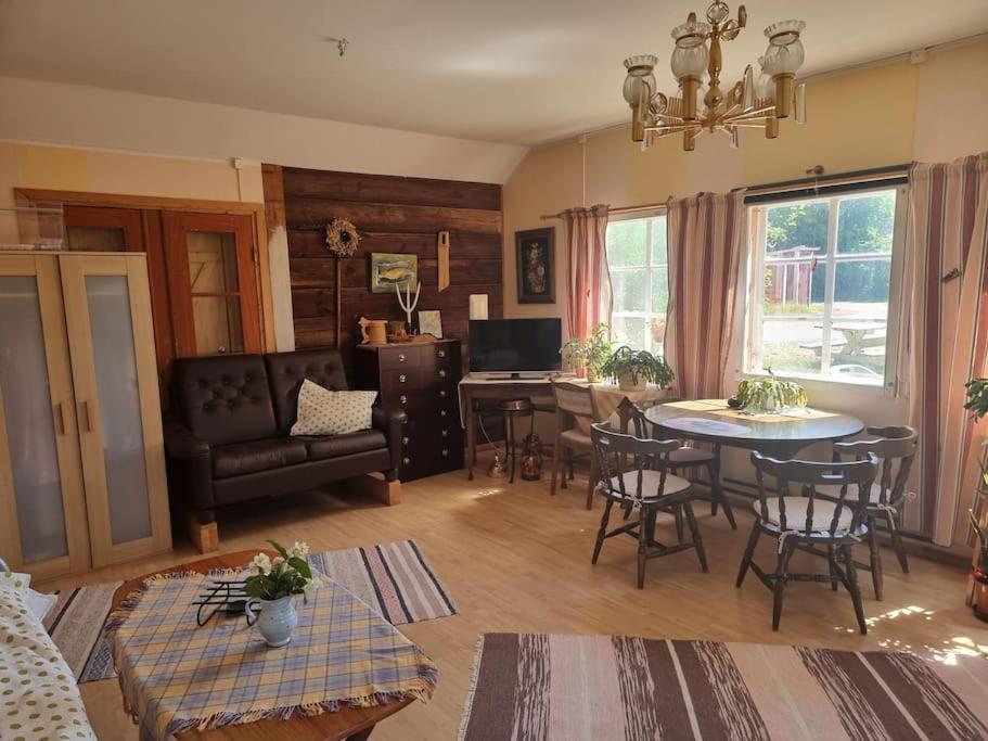 Bo på lantgård in Motala, Sweden