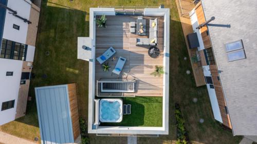 Mallards Way Ml01 Hot Tub Lakeside Spa in Cirencester, United Kingdom