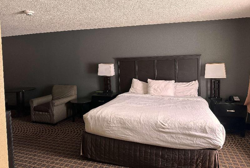 Days Inn by Wyndham Muskegon - photo 44