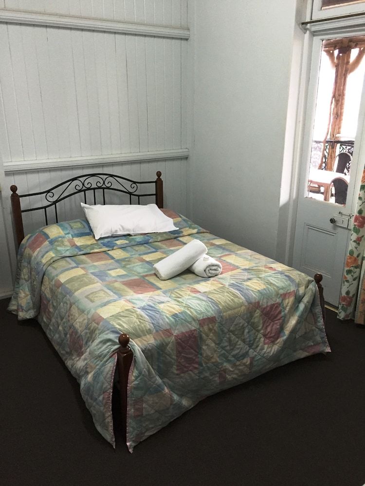 Carrollee Hotel — Kingaroy