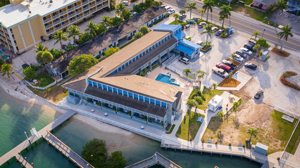 Dockside Inn & Resort - photo 57