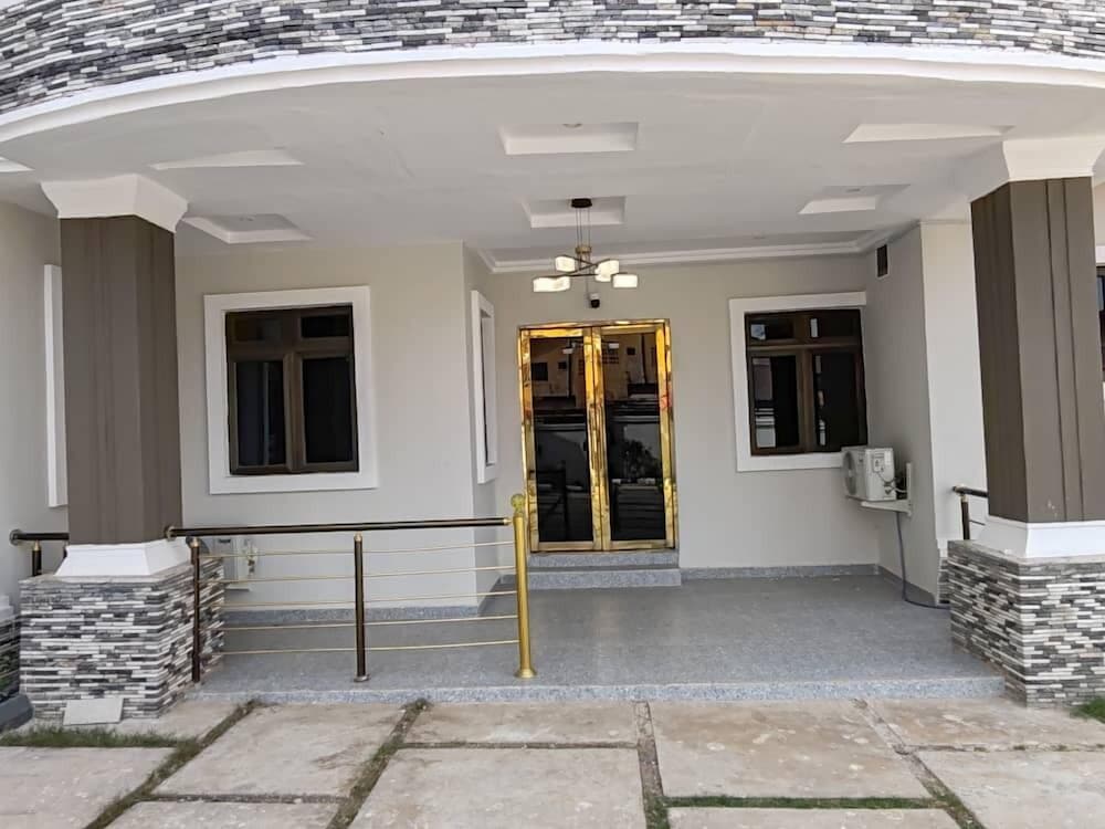 Earls Court Apartments & Executive Rooms — 4-Star Luxury Hotel in Owerri, Nigeria