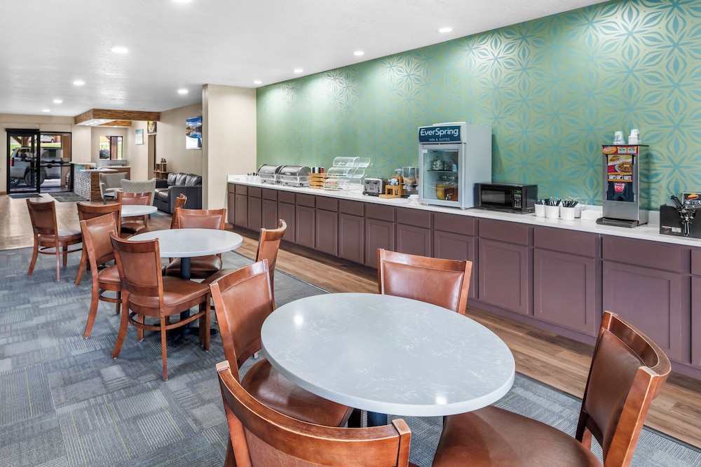 EverSpring Inn & Suites - photo 27