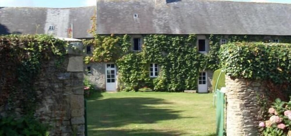 Manoir De Kerhir Manercoz — Tredarzec