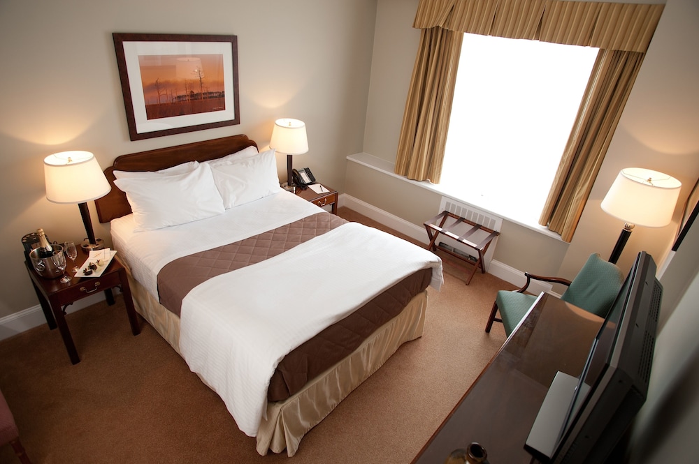 The Tidewater Inn - photo 5