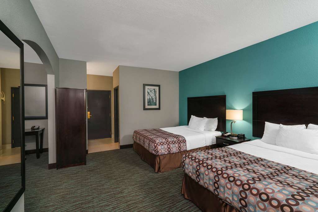 La Quinta Inn & Suites by Wyndham Knoxville East - photo 24