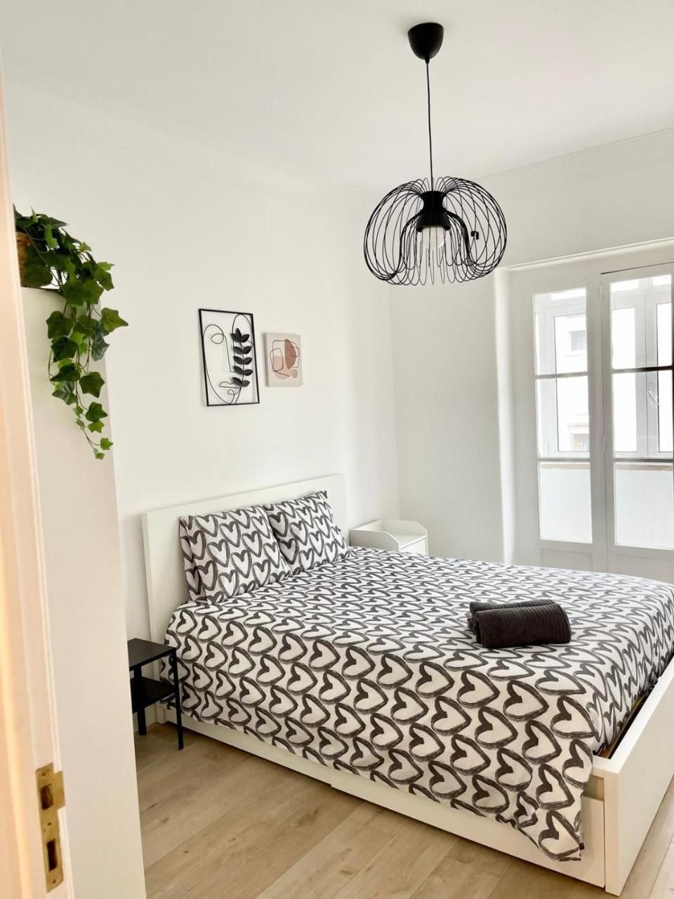 Boho Chic 2 Bedroom Gem 10 Min From Dowtown Free Parking 18197766 — Amadora