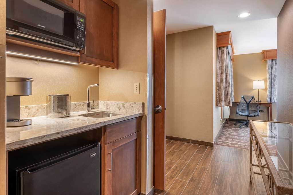 Best Western Plus Superior Inn - photo 13